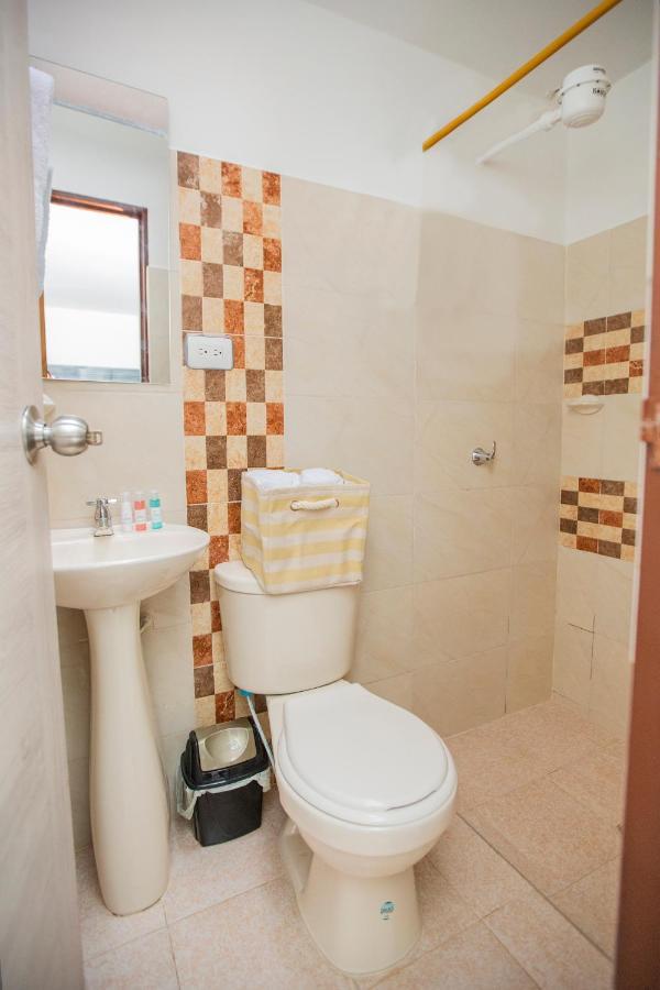 פופאיין Komodo Alojamiento- Hostal Autoservicio, Ubicado Cerca Al Centro Historico - Bano Privado, Wifi , Cama 2X2 Y Agua Caliente Y Cocina Compartida מראה חיצוני תמונה