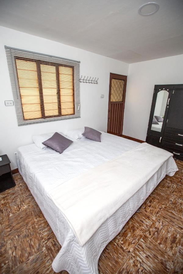 פופאיין Komodo Alojamiento- Hostal Autoservicio, Ubicado Cerca Al Centro Historico - Bano Privado, Wifi , Cama 2X2 Y Agua Caliente Y Cocina Compartida מראה חיצוני תמונה