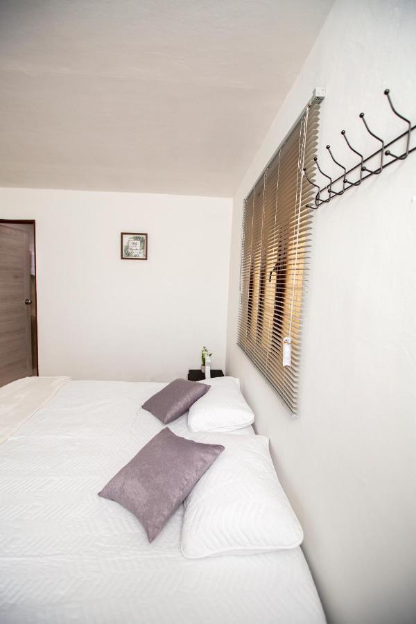 פופאיין Komodo Alojamiento- Hostal Autoservicio, Ubicado Cerca Al Centro Historico - Bano Privado, Wifi , Cama 2X2 Y Agua Caliente Y Cocina Compartida מראה חיצוני תמונה