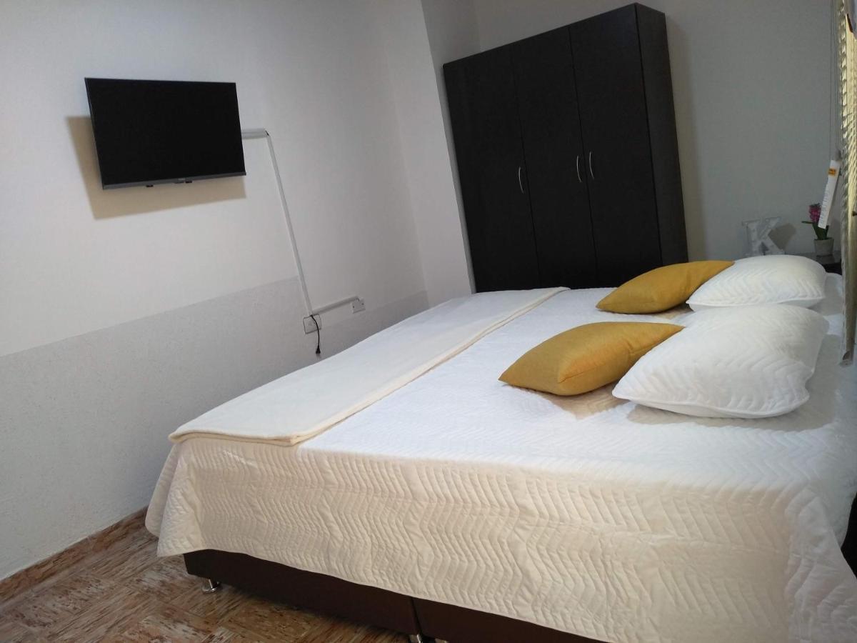 פופאיין Komodo Alojamiento- Hostal Autoservicio - Ubicado Muy Cerca Al Centro Historico -Habitaciones Con Bano Privado, Wifi , Cama 2X2 מראה חיצוני תמונה