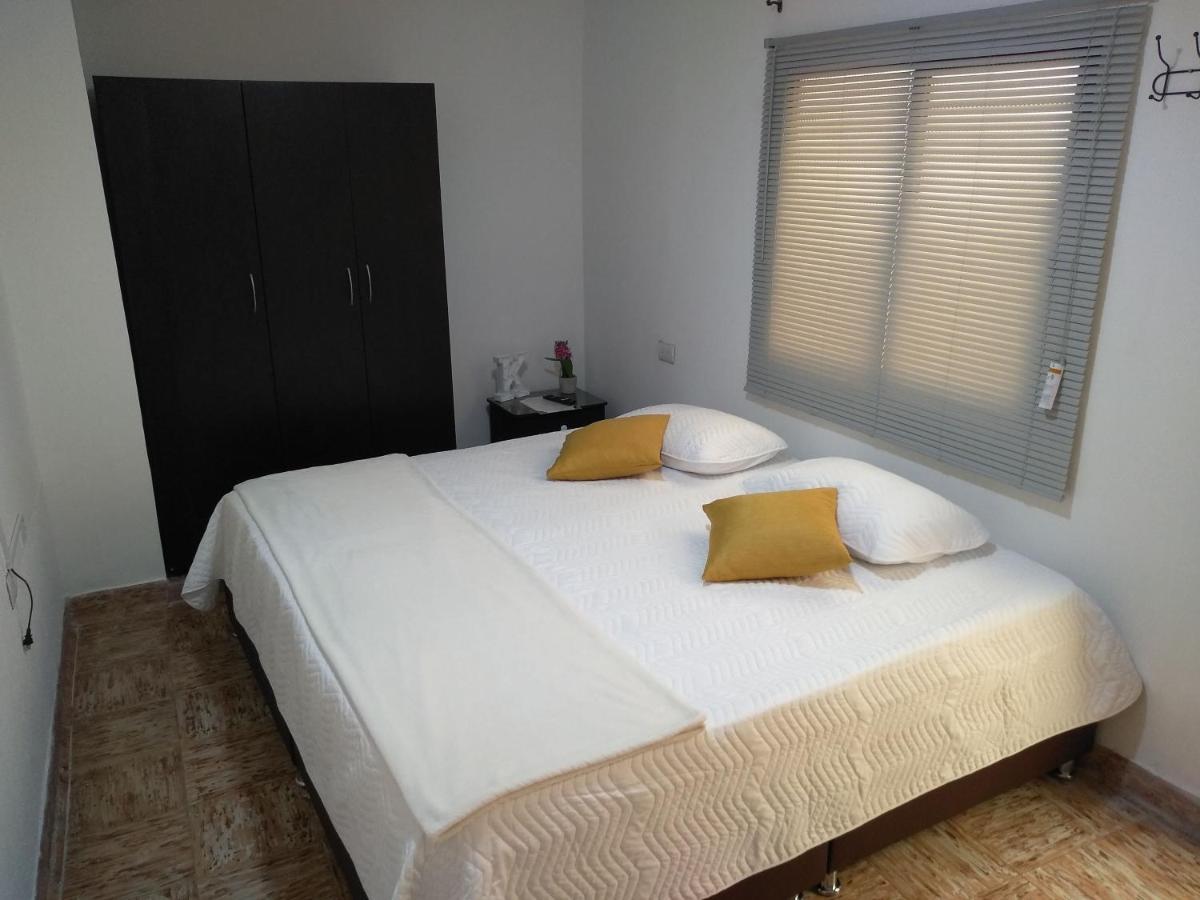 פופאיין Komodo Alojamiento- Hostal Autoservicio, Ubicado Cerca Al Centro Historico - Bano Privado, Wifi , Cama 2X2 Y Agua Caliente Y Cocina Compartida מראה חיצוני תמונה