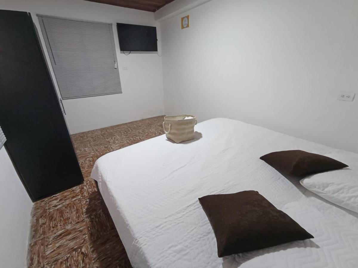 פופאיין Komodo Alojamiento- Hostal Autoservicio, Ubicado Cerca Al Centro Historico - Bano Privado, Wifi , Cama 2X2 Y Agua Caliente Y Cocina Compartida מראה חיצוני תמונה