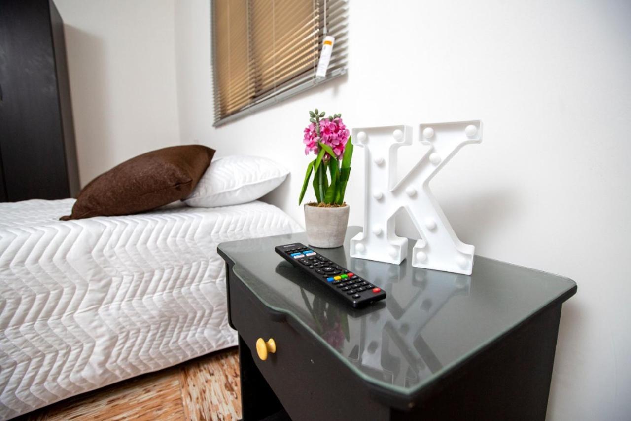 פופאיין Komodo Alojamiento- Hostal Autoservicio, Ubicado Cerca Al Centro Historico - Bano Privado, Wifi , Cama 2X2 Y Agua Caliente Y Cocina Compartida מראה חיצוני תמונה