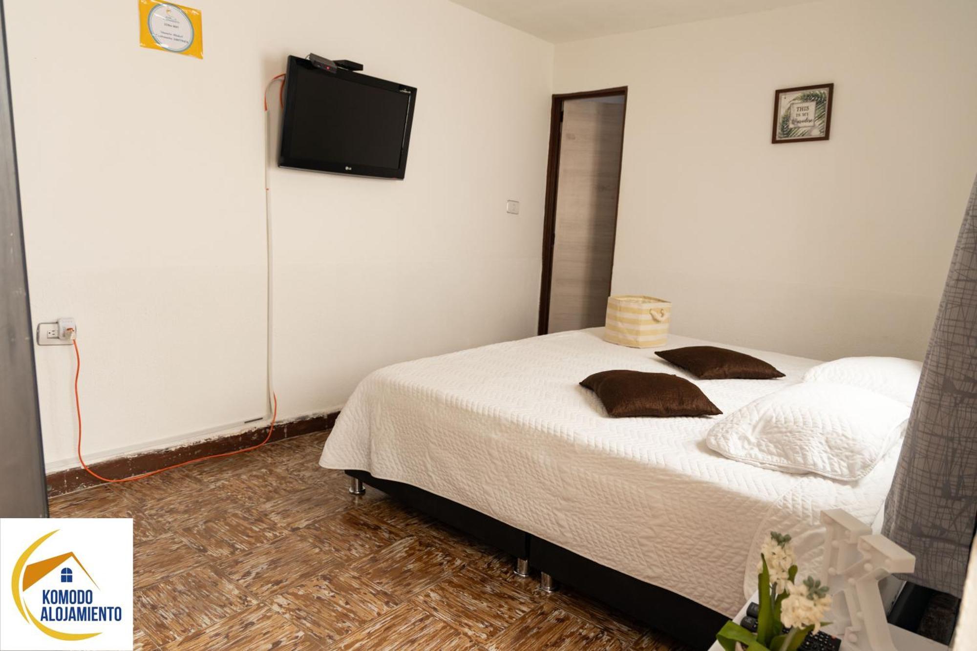 פופאיין Komodo Alojamiento- Hostal Autoservicio, Ubicado Cerca Al Centro Historico - Bano Privado, Wifi , Cama 2X2 Y Agua Caliente Y Cocina Compartida מראה חיצוני תמונה