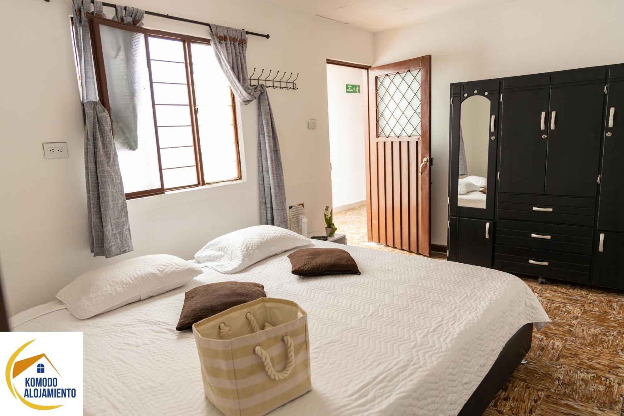 פופאיין Komodo Alojamiento- Hostal Autoservicio - Ubicado Muy Cerca Al Centro Historico -Habitaciones Con Bano Privado, Wifi , Cama 2X2 מראה חיצוני תמונה