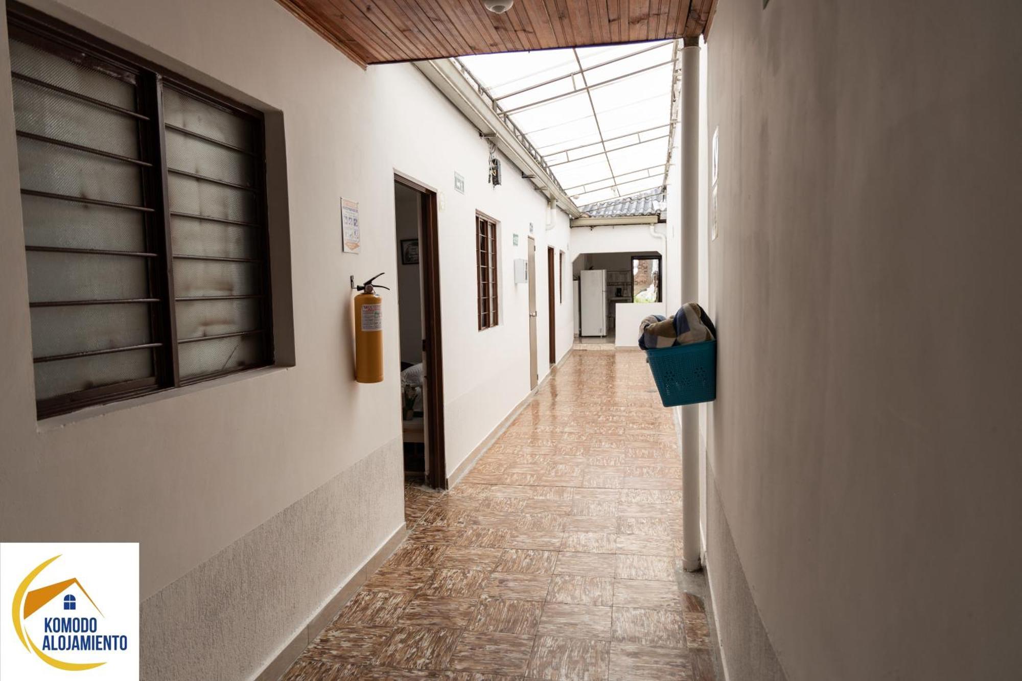 פופאיין Komodo Alojamiento- Hostal Autoservicio, Ubicado Cerca Al Centro Historico - Bano Privado, Wifi , Cama 2X2 Y Agua Caliente Y Cocina Compartida מראה חיצוני תמונה