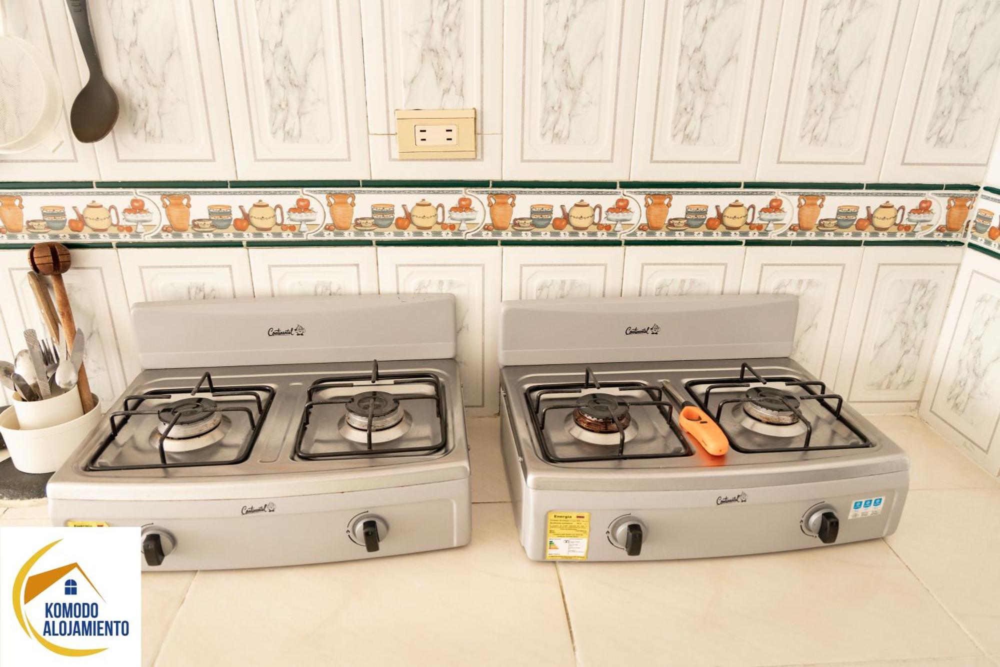 פופאיין Komodo Alojamiento- Hostal Autoservicio, Ubicado Cerca Al Centro Historico - Bano Privado, Wifi , Cama 2X2 Y Agua Caliente Y Cocina Compartida מראה חיצוני תמונה